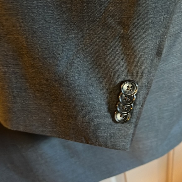 Kenneth Cole 2 piece 2 button suit in charcoal. 58 long coat - Picture 6 of 14